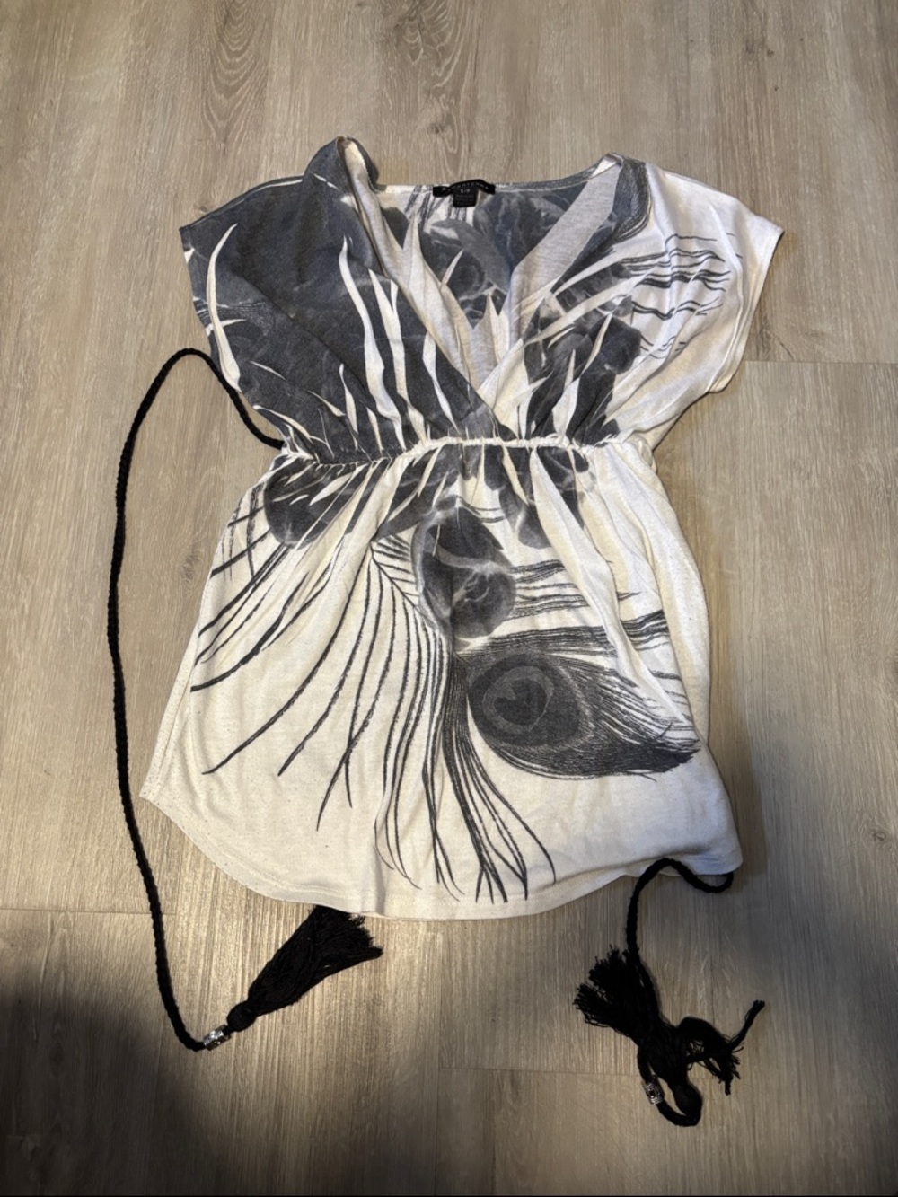 Twenty One White and Black Short Sleeve V-Neck Tie-Waist Top